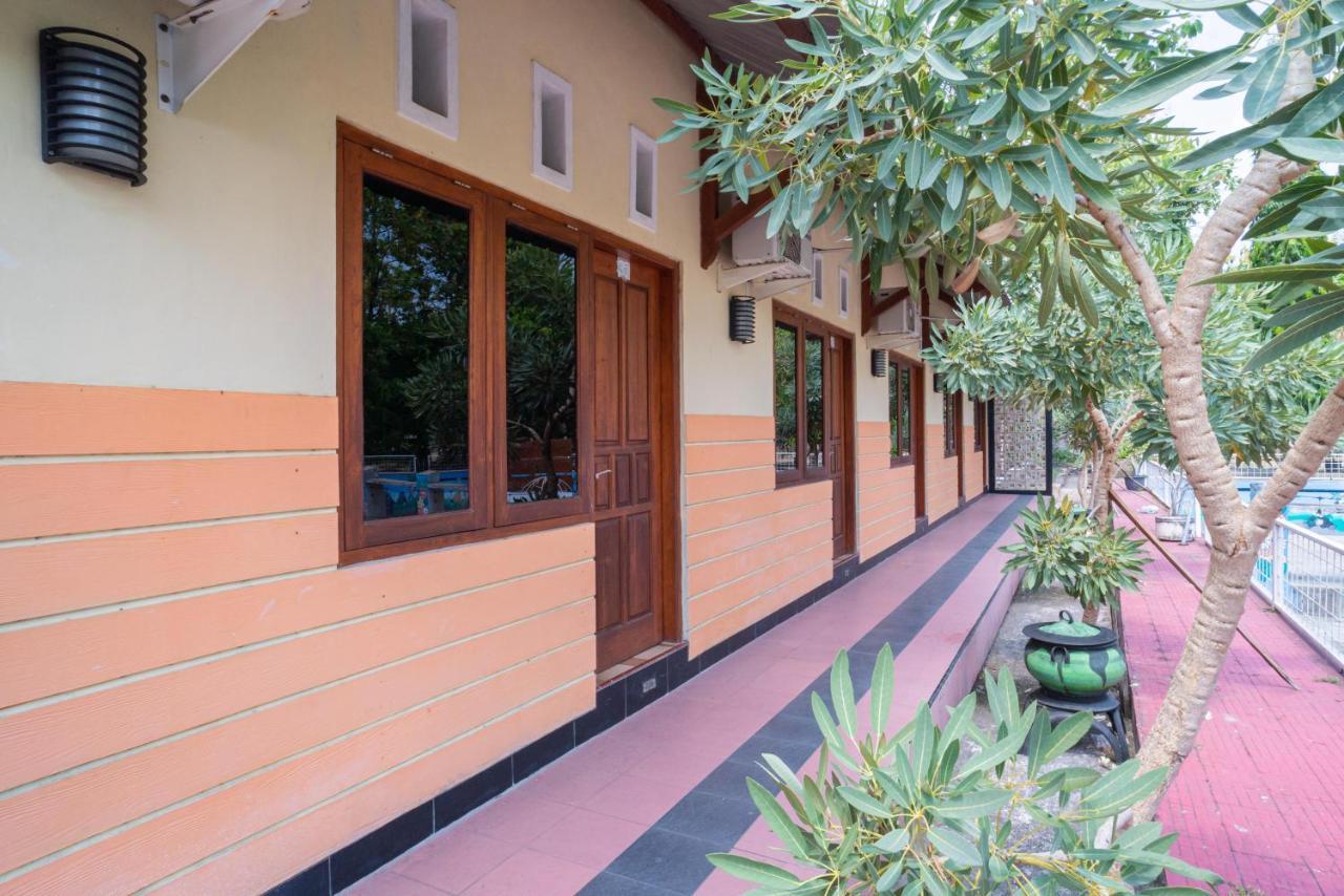 Hotel Reddoorz @ Panglima Sudirman Madiun Esterno foto